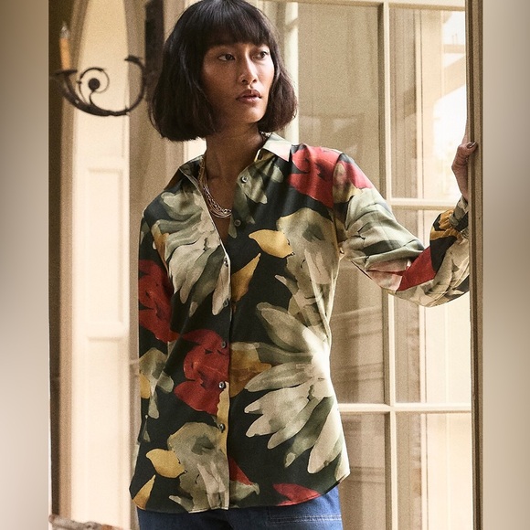 Chico’s Floral Faux Silk Button Front Blouse - Picture 3 of 12